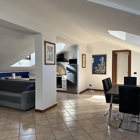 Attico In Corsico Appartement Buitenkant foto